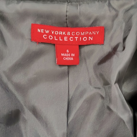 New York and Co Moto Detail Blazer, Black with zipper detail, Size 6 - Picture 4 of 4